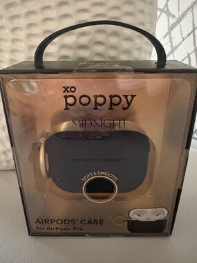 xo poppy Midnight AirPods Pro Case - Black and Gold